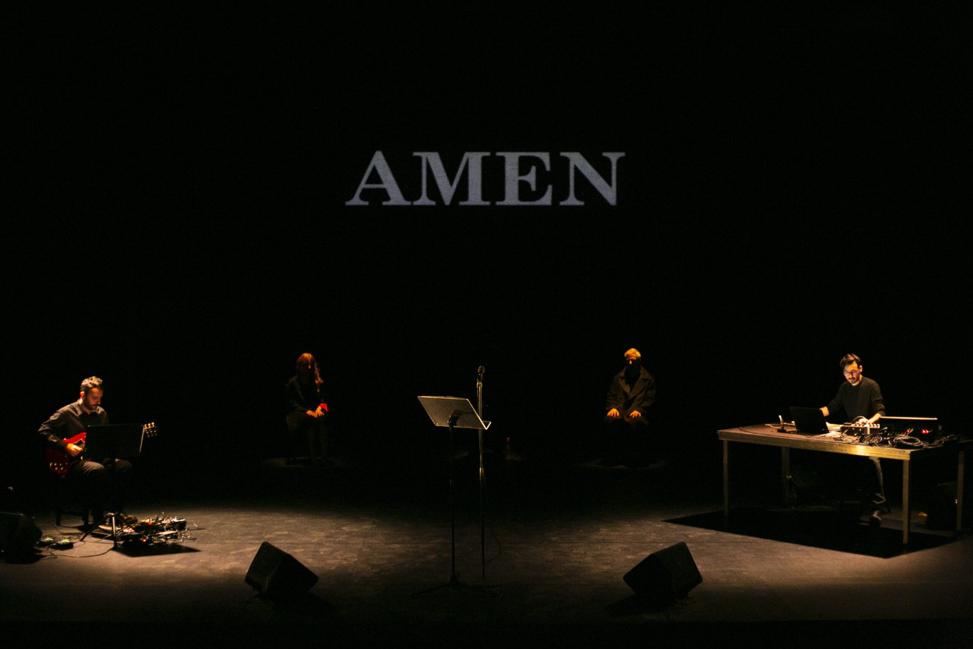 Fotogramma dalla spettacolo teatrale "Amen" di Massimo Recalcati